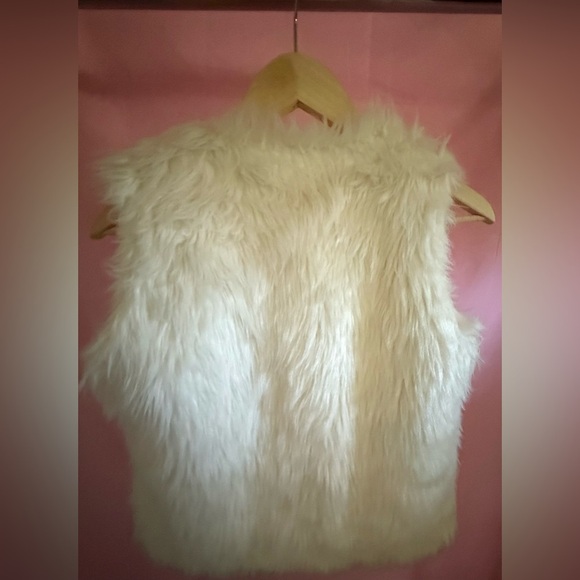 Mossimo Supply Co. Cream Faux Fur Vest - Picture 5 of 5
